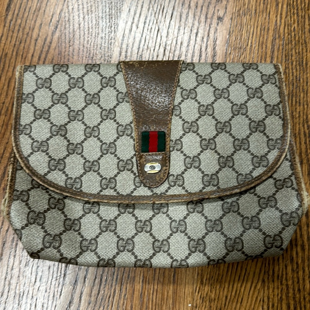 Gucci Beige/Brown GG Supreme Canvas & Leather
Vintage Accessory Edition Clutch